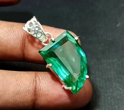 31 CT+ Natural Certified Green Sapphire Gemstone 925 Solid Silver Pendant Fancy - Image 1 of 4