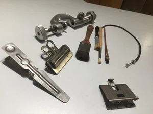 Lotto camera oscura - morsetto fotocamera, 3 clip pellicola, 4 spazzole camera oscura cavo di rilascio Leitz - Foto 1 di 4