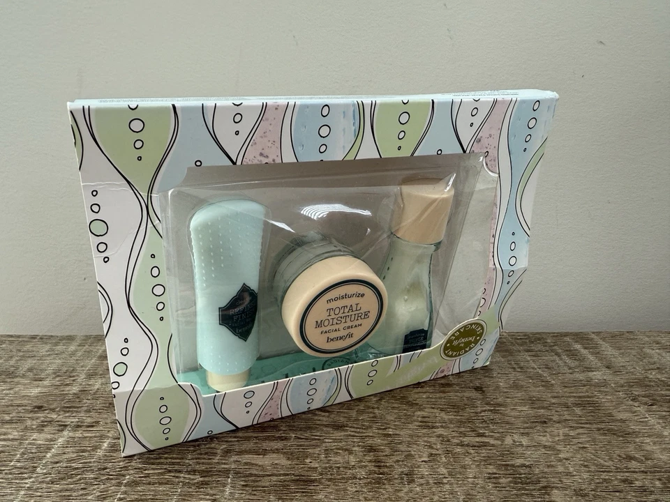 Nuevo en caja Set Benefit Set de Cuidado de la Piel Radiante Crema Esmalte Loción Mini Tallas 3 piezas Foto 1 de 3