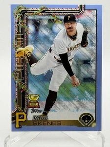 2025 Topps Holiday #H70 Paul Skenes Light Blue Metallic Glitter - Bild 1 von 2