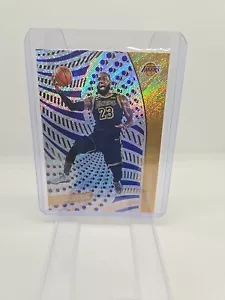 2020-21 Panini Revolution - Astro #74 LeBron James - Picture 1 of 2