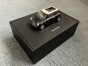 BMW Mini 1:43 dealer model - Picture 1 of 5