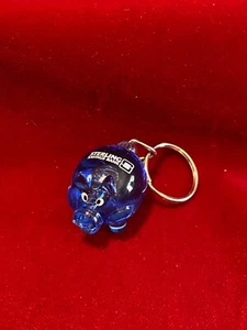 Portachiavi Salvadanaio Sterling Pubblicità Promozionale Plastica Blu 2,5" - Foto 1 di 3