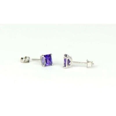 Aretes cuadrados cuadrados de oro blanco de 14k con piedra de nacimiento de 5 mm circonita cúbica Foto 1 de 4