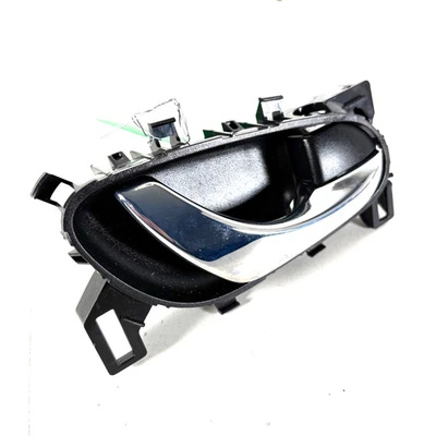 Manija interior de la puerta trasera derecha del lado del pasajero Nissan Rogue Sport 2017-2022 OEM Foto 1 de 4