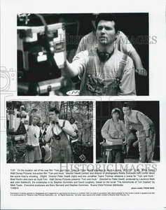 Press Photo Peter Hewitt Director Jonathan Taylor Thomas in "Tom and Huck" - Picture 1 of 2