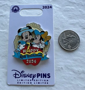 PIN PARQUES DISNEY 2024 HAPPY ROSH HASHANAH MICKEY MINNIE NUEVO EN TARJETA - Imagen 1 de 2