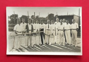 Foto original postal Inglaterra? alrededor 1930 cancha de tenis con tipos de jugadores de tenis (54953 - Imagen 1 de 2