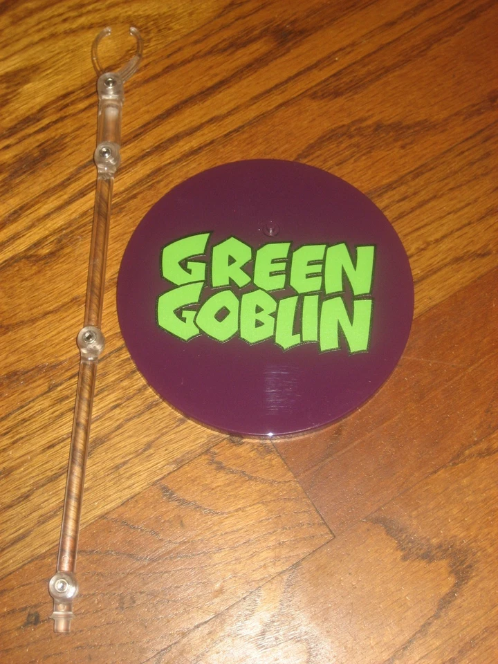 Suporte e voo/pose Mezco One:12th Green Goblin - Imagem 1 de 1