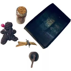 Yps Witch to Go Wicca Voodoo Woodoo Mini Micro Puppe Beschwörung Set Miniatur - Bild 1 von 9