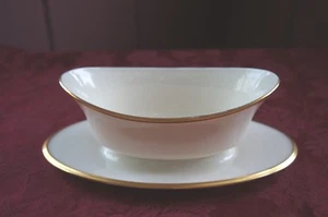 LENOX ETERNAL GRAVY BOAT - Picture 1 of 3