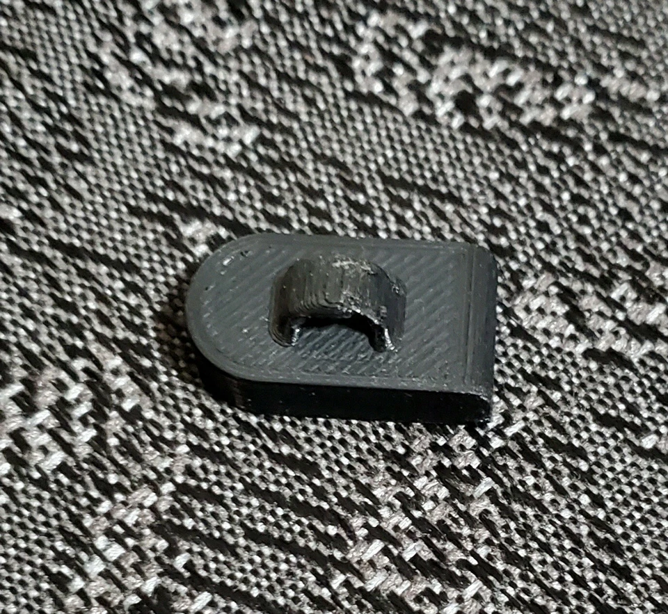 BLACK Minelab Equinox 900/800/700/600 & Manticore Magnetic Charging Port Cover