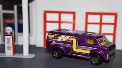 1:64 Scale 1975 Chevy Van Purple '75 Diecast Model Replica Car Matchbox - Image 1 of 3