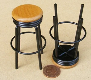 2 Tall Black Metal Bar Stools Tumdee 1:12 Scale Dolls House Miniature Furniture - Picture 1 of 7