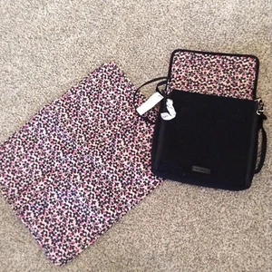 Neu mit Etikett Vera Bradley kultiger Baby Organizer Umhängetasche - klassisch schwarz - Bild 1 von 5