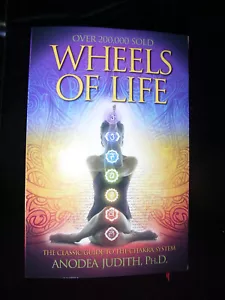 NEW ~ WHEELS OF LIFE GUIDE TO THE CHAKRA SYSTEM FOR VIBRANT PHYSICAL HEALTH - Foto 1 di 2