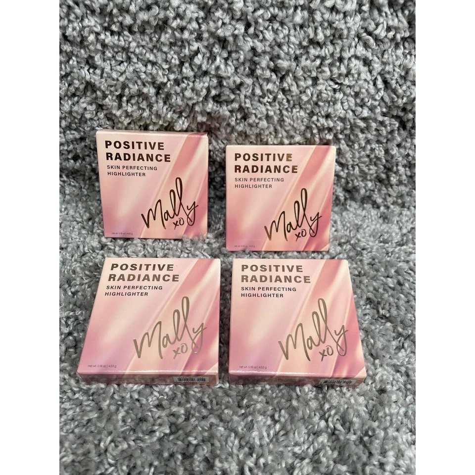 Mally Positive Radiance Skin Perfecting Highlighter Sparkling Champane 0.16 Oz