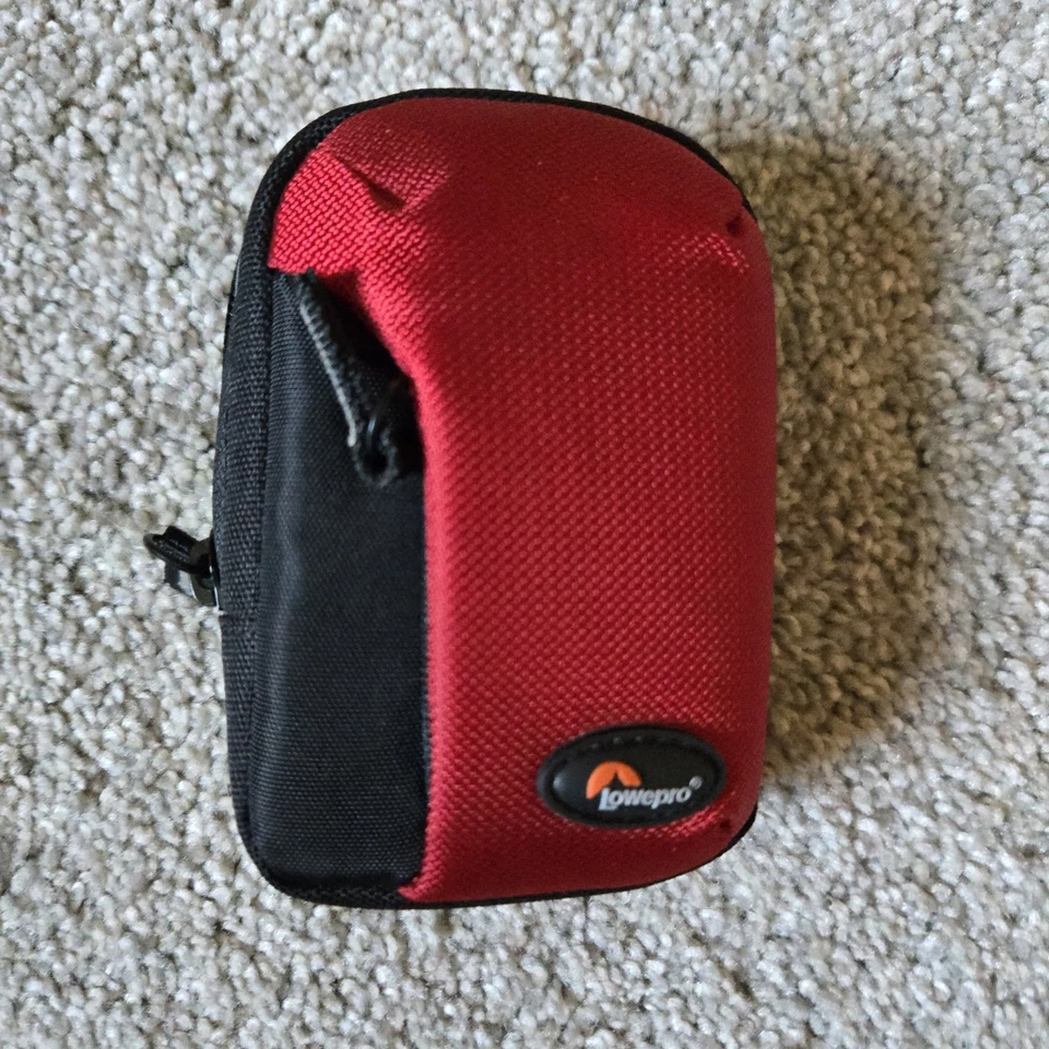 LowePro Tahoe 30 Camera Belt Pouch Bag 5.5 x 1.5 x 3.5in Red Compact FLAW - Image 1 of 4
