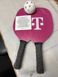 Juego de palas Pickleball T-Mobile Tuesday || Incluye 2 palas 1 bola || NUEVO - Imagen 1 de 1