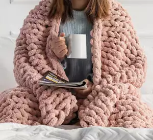 Hand Made Luxury Chenille Chunky Giant Knitted Blanket BLUSH 127x152cm RRP £129 - Picture 1 of 7
