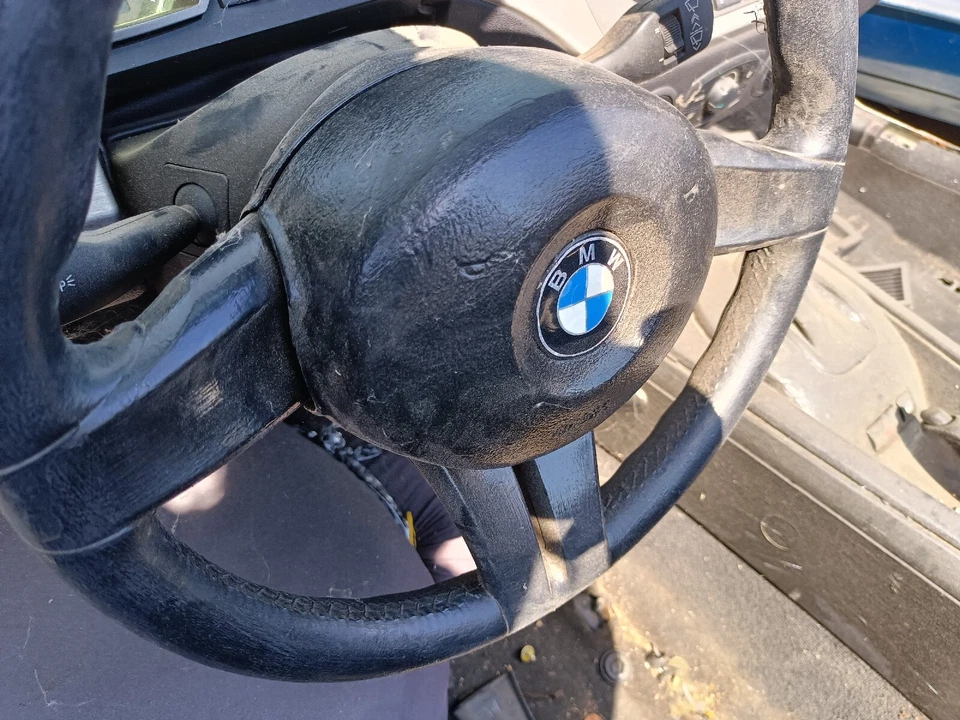 Volante Roadster 2003-2005 BMW E85 Z4 com buzina FALHAS - Imagem 1 de 4