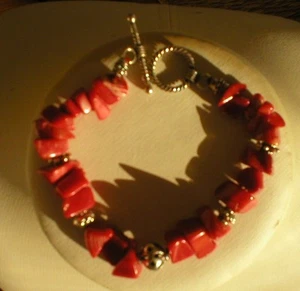 Sterling Silver  And Red Chunkie Coral Beads Bracelet - Bild 1 von 1