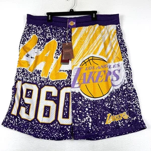 Pantaloncini da basket Mitchell & Ness da uomo 3XLB Los Angeles Lakers AOP nuovi con etichette NUOVI - Foto 1 di 10