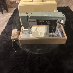 Vintage Rare Collectible Dressmaker Super Zig Zag Sewing Machine W/ Case READ - Picture 1 of 18