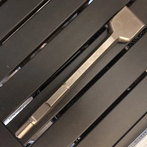 BOSCH HS1817 2" X 12" Round Hex Spine Flat Chisel New!! "SHIPS FREE" - Picture 1 of 5
