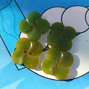 Vintage Bakelite Buttons Green Flower Shapes Round Set of 4 - Picture 1 of 1