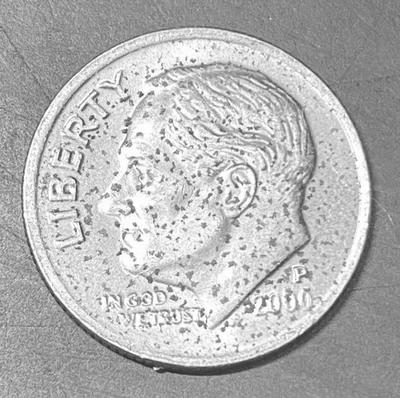 2000-P Roosevelt Dime🔥ONE OF A KIND🔥GRAY TONED Back 🔥Grease Front🔥 - Image 1 of 3