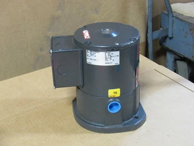 BOMBA HORIZONTAL GUSHER NUEVA VBH-33F .33 HP 220/440V 3PH 3450RPM 1/2"NPT Foto 1 de 4