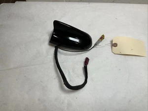 2016-2017 CHRYSLER 300 ROOF MOUNTED SHARK FIN ANTENNA OEM 68277408AA - Picture 1 of 10