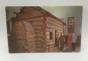 President Lincoln Geburtshaus Blockhaus - 3 x 5 Farbe RPPC Postkarte - UNBESPIELT - Bild 1 von 2