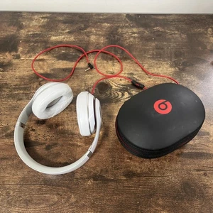 Beats by Dr Dre Studio 2.0 Cuffie On-Ear CABLATE Bianche Ha Bisogno di Nuovi Ear Pads - Foto 1 di 9