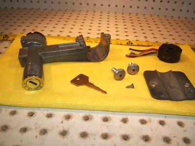 沃尔沃 1973 164E 前仪表板点火 Neiman 沃尔沃原始设备制造商 1 组装和 OE 1 键 — 第 1/4 张图片