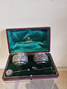 Edwin Davis Silver Set 2 cantine di sale e cucchiai in astuccio larghezza 2" (U2) - Foto 1 di 15