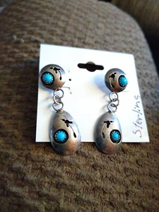 Pendientes colgantes de plata esterlina del suroeste turquesa perforados nuevos de stock - Imagen 1 de 11