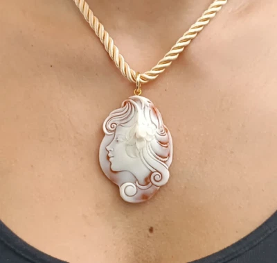 Collana donna cammeo pendente laccio seta girocollo regolabile cameo volto - Immagine 1 di 4