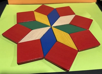 Remache estrella geométrico de madera marrón y tostado vintage Alemania Occidental Foto 1 de 4