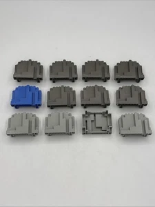 12 Lego Grigio Chiaro e Scuro Blu Roccia Parete Montagna 6082 Castello Regno - Foto 1 di 5
