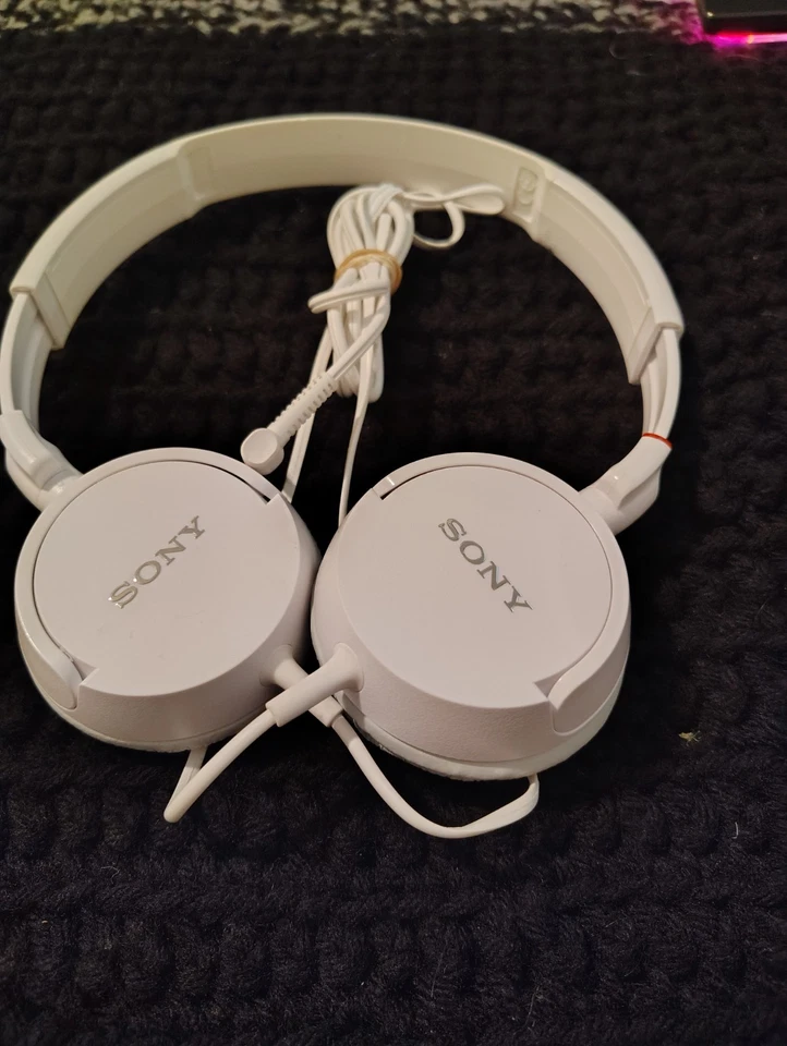 Auriculares Sony con cable blancos Foto 1 de 3