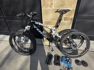 2011 Trek Top Fuel 9.9 SSL L Mountain Bike 22lbs +XTR Wheelset Casettes Extra - Picture 1 of 24