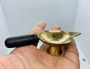 DIYA DIVA DEEYA OIL METAL LAMP DEEPAK HINDU TEMPLE PUJA AARTI With Handle Hindu - Picture 1 of 2