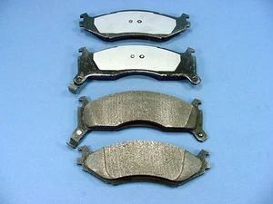 Bosch Brake Pad Set for 91-95 Caravan Voyager Daytona Lebaron FRONT - Foto 1 di 3