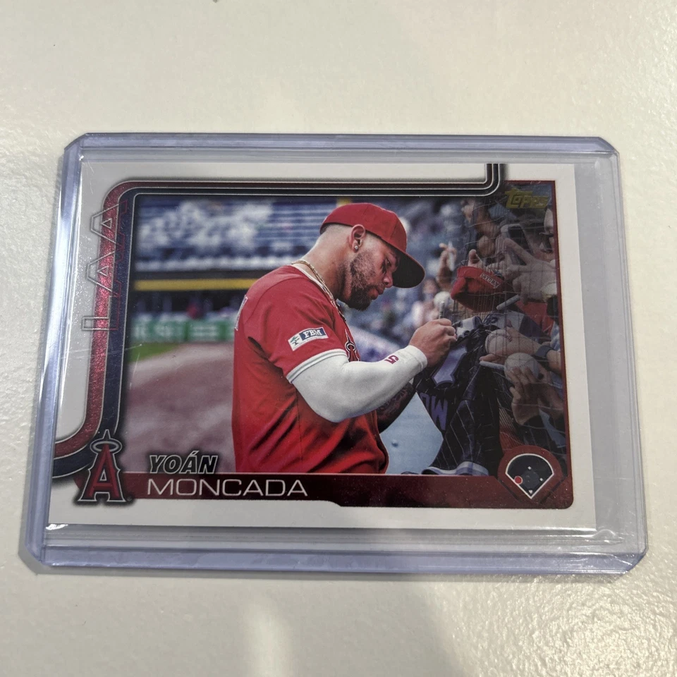 Actualización Topps 2025 Yoan Moncada Golden Mirror #US24 SP Angels Foto 1 de 2