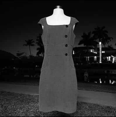 Vestido jumper WHBM preto ponto alfinete tamanho 6 S sem mangas gola quadrada botões bolsos - Imagem 1 de 4