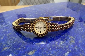 Vintage Vollbesetzte Armbanduhr der Marke Majestic Trachtenuhr/Damen mit Granat - Bild 1 von 7