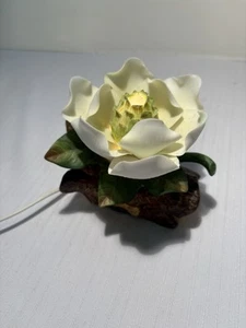 Vintage Ceramic Magnolia Hand Painted Flower & Buds Figurine 1997 Y.H. - Picture 1 of 9
