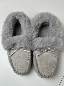 J Crew  Woman's Gray Heathered Faux-Shearling Moccasins Slippers Size 9 - Picture 1 of 6